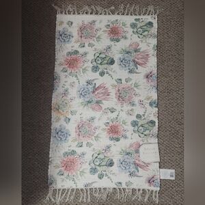 NWT Decor Society Floral Accent Rug